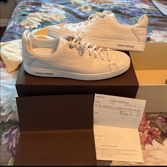 Louis Vuitton sneaks - Picture 1 of 6